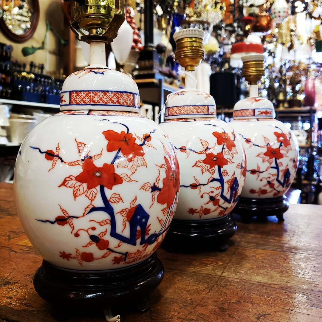 Porcelain lamps with red floral pattern