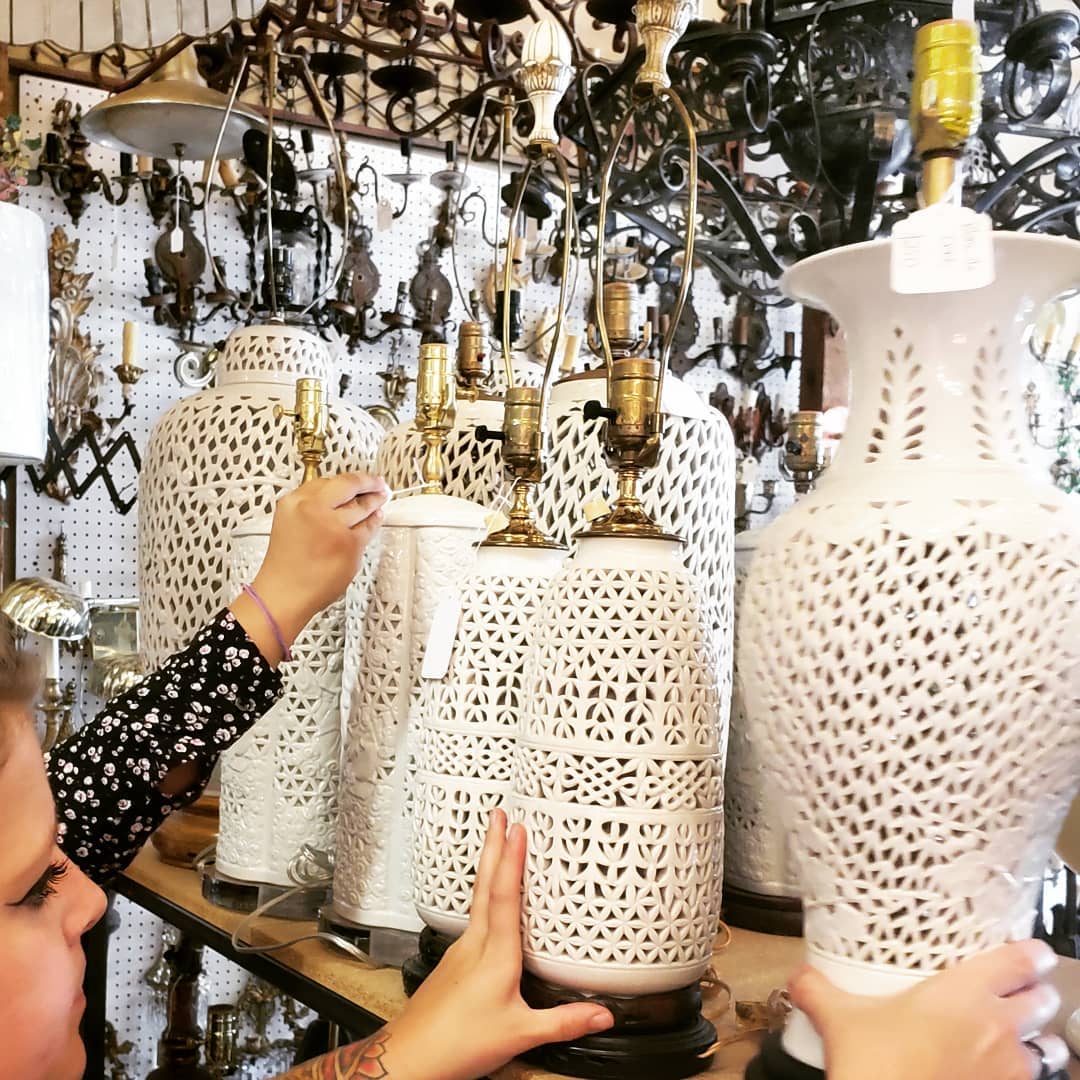 White lattice ceramic lamps being examined